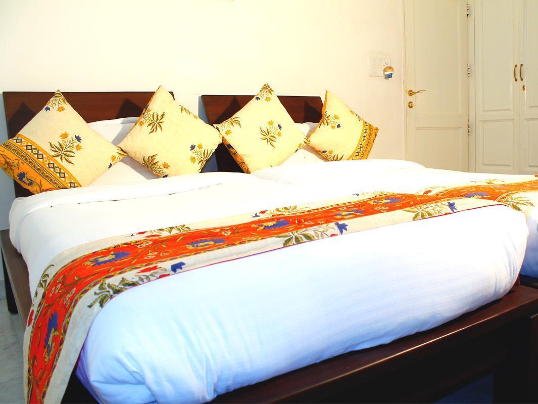 Mehra Residency At The Airport Hotell New Delhi Exteriör bild