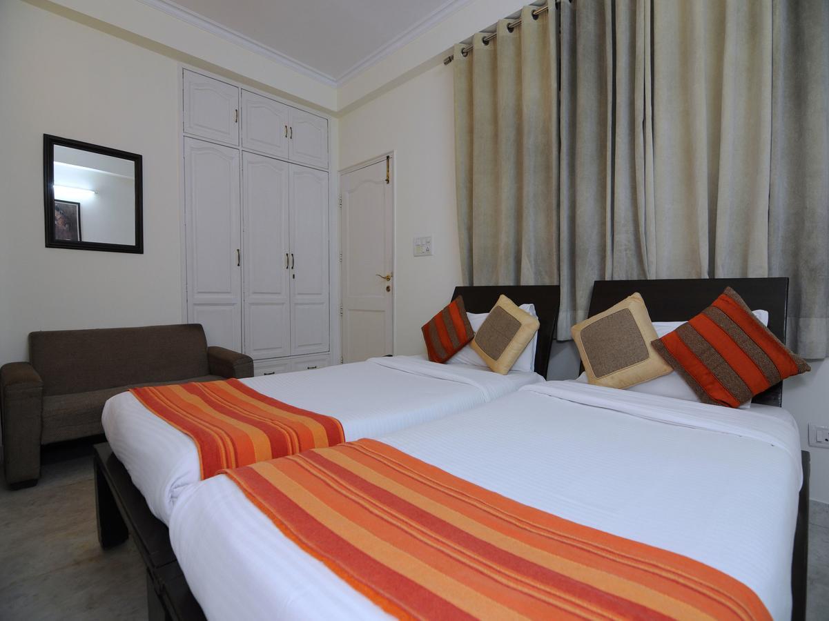 Mehra Residency At The Airport Hotell New Delhi Exteriör bild