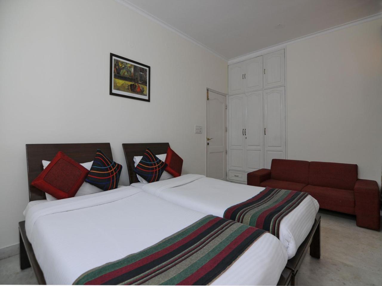 Mehra Residency At The Airport Hotell New Delhi Exteriör bild