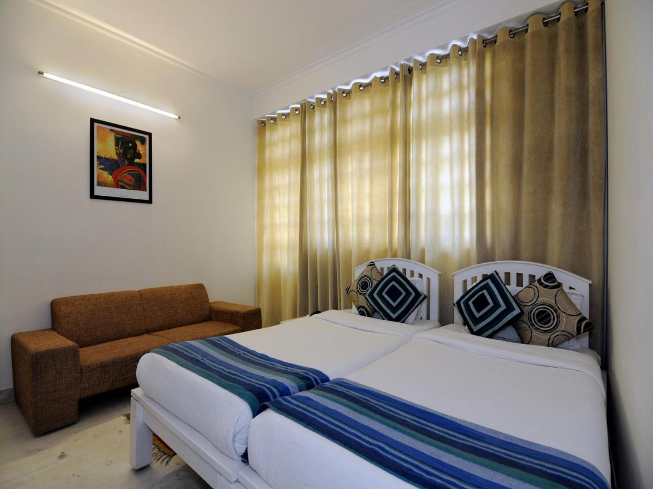 Mehra Residency At The Airport Hotell New Delhi Exteriör bild