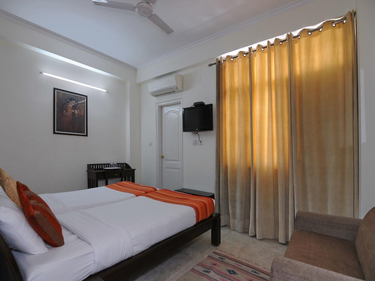 Mehra Residency At The Airport Hotell New Delhi Exteriör bild